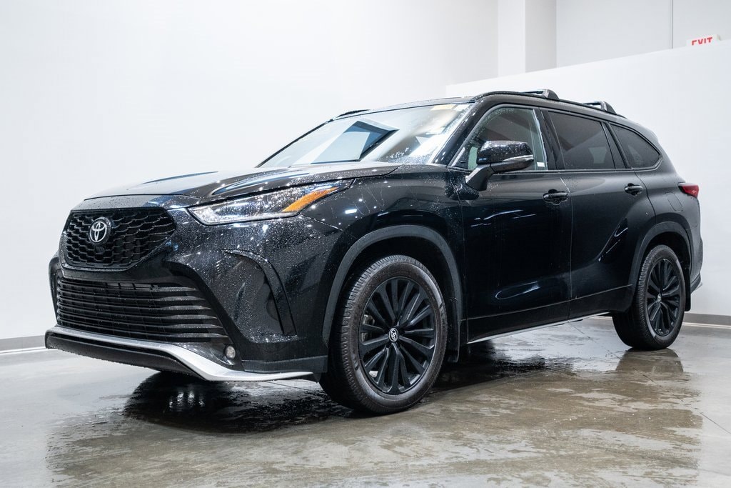 Certified 2023 Toyota Highlander XSE with VIN 5TDKDRBH5PS028517 for sale in Brookfield, WI