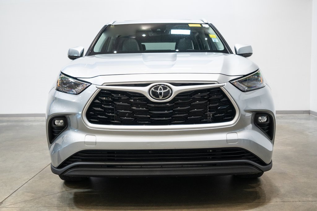 2022 Toyota Highlander XLE photo 2