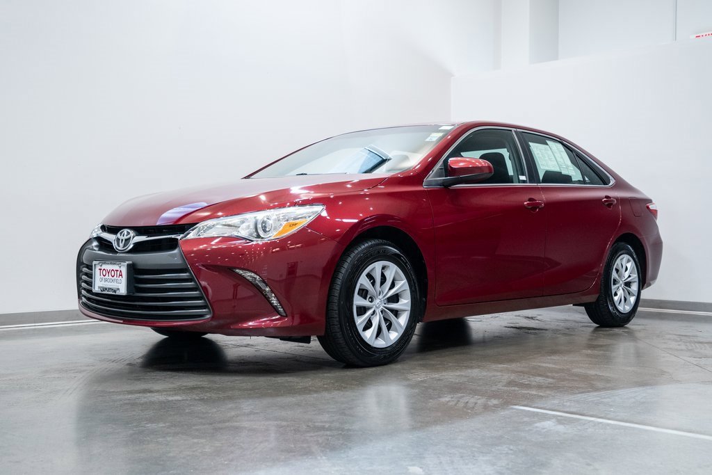 2017 Toyota Camry LE photo 3