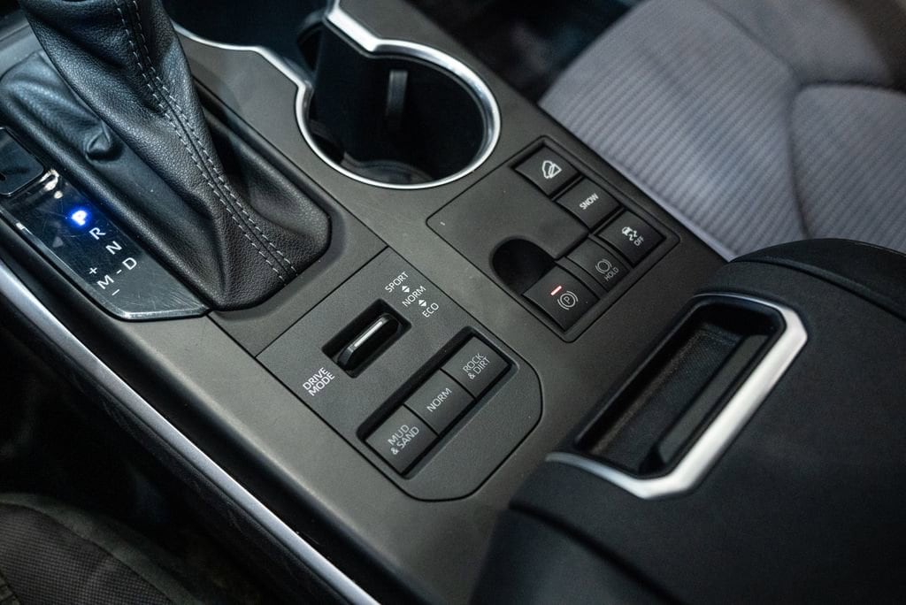2024 Toyota Highlander LE - Photo 29
