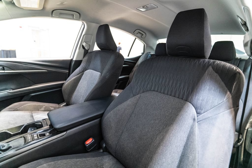 2025 Toyota Camry LE - Photo 6