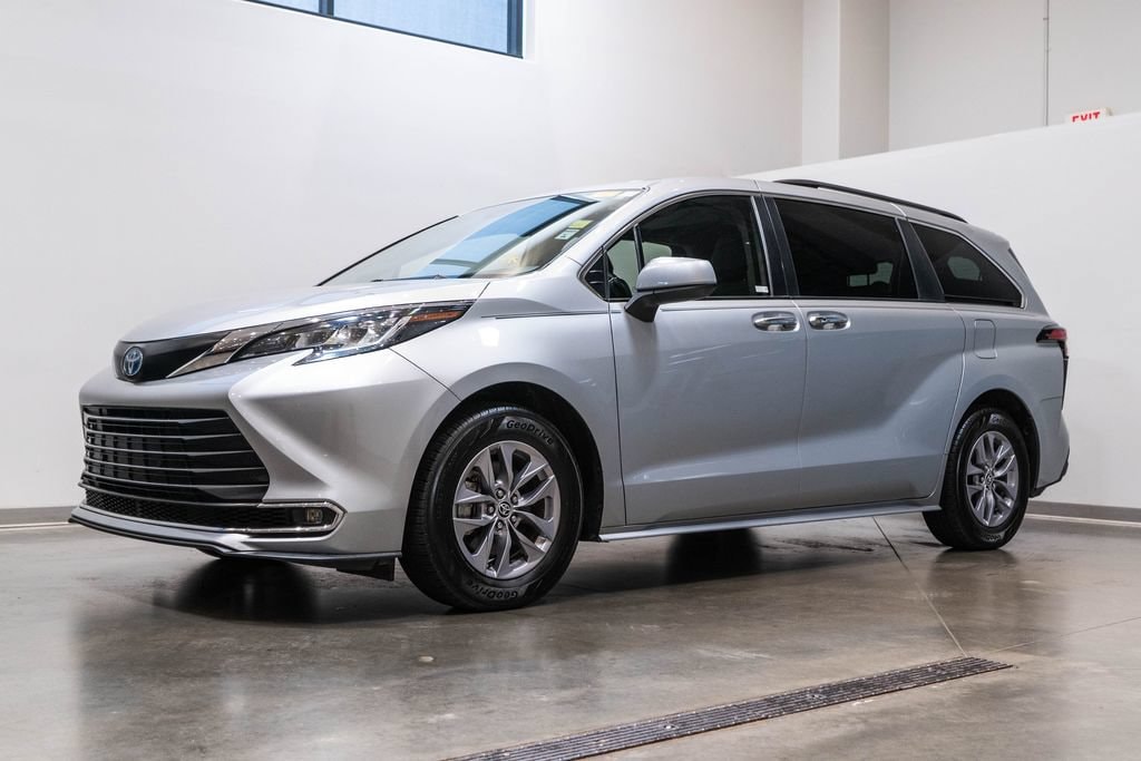 Used 2022 Toyota Sienna XLE Van Passenger Van