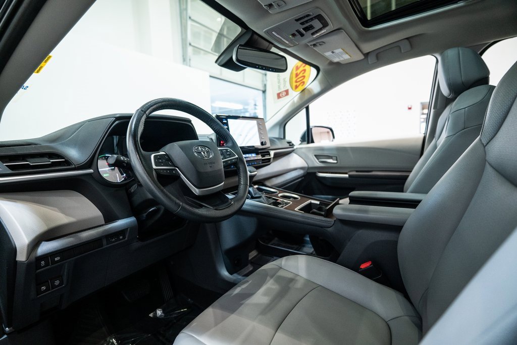 2022 Toyota Sienna XLE photo 4