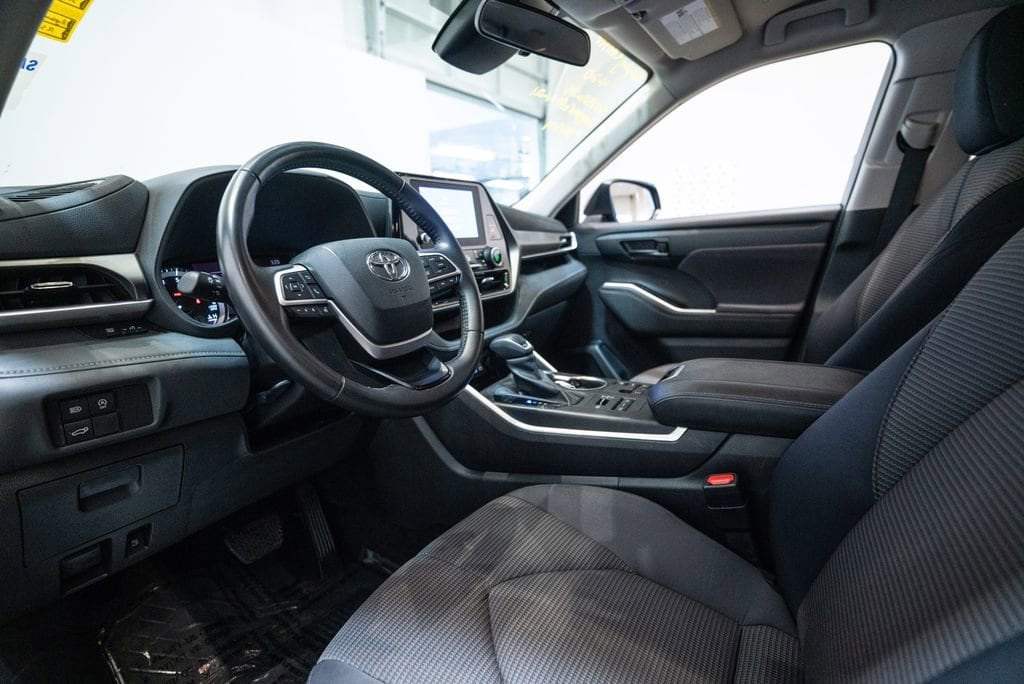 Used 2024 Toyota Highlander LE SUV