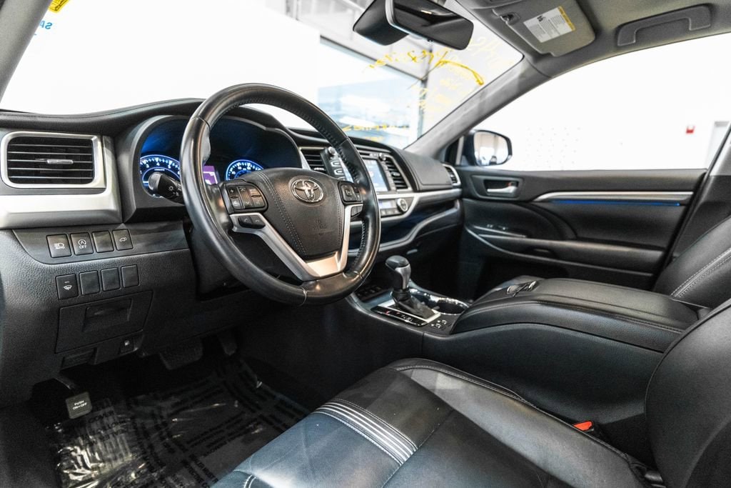 Used 2018 Toyota Highlander SE SUV