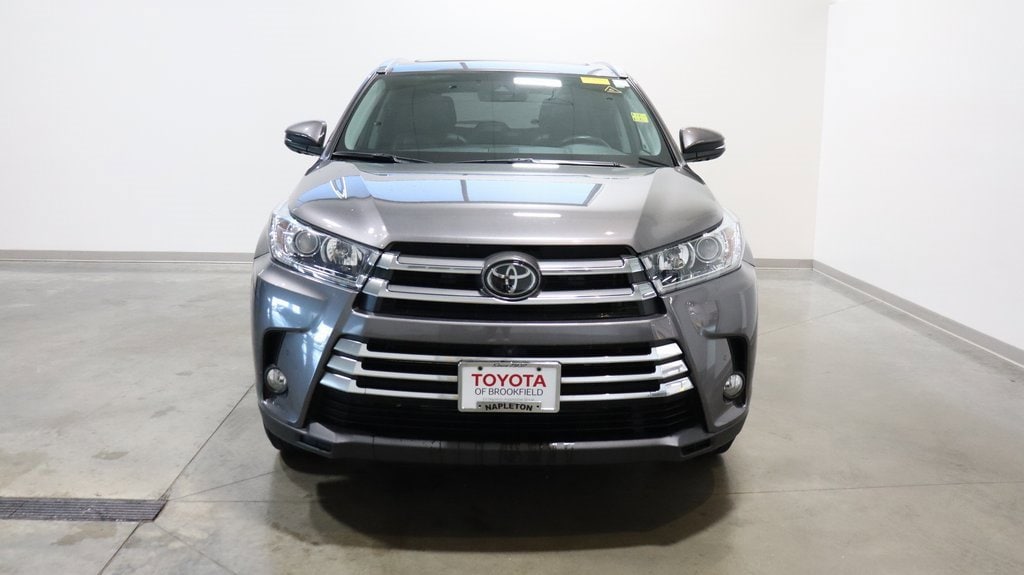 Certified 2018 Toyota Highlander Limited with VIN 5TDDZRFHXJS876405 for sale in Brookfield, WI