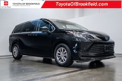 2022 Toyota Sienna LE Van Passenger Van