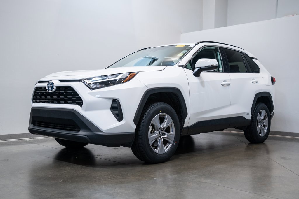 2024 Toyota RAV4 Hybrid XLE photo 3