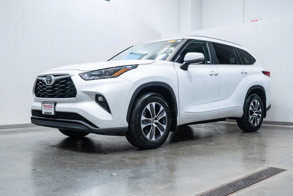 Used 2023 Toyota Highlander XLE SUV