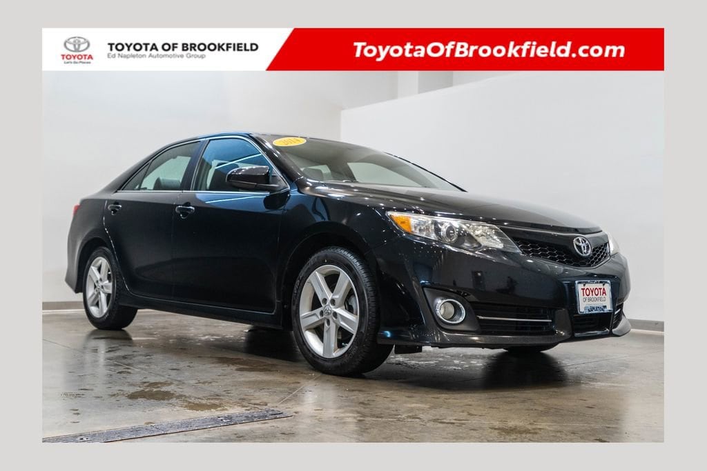 Used 2014 Toyota Camry SE Sedan