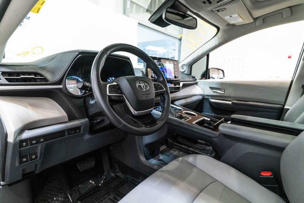 Used 2022 Toyota Sienna XLE Van Passenger Van
