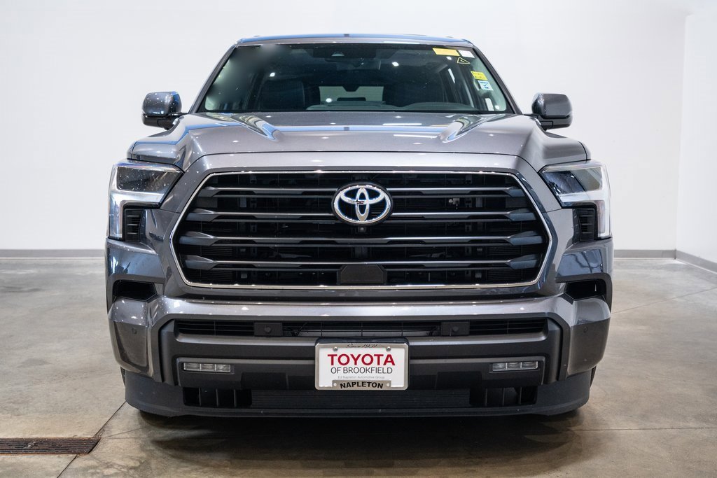 2024 Toyota Sequoia SR5 photo 2
