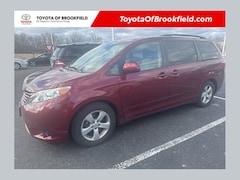 2015 Toyota Sienna LE Van
