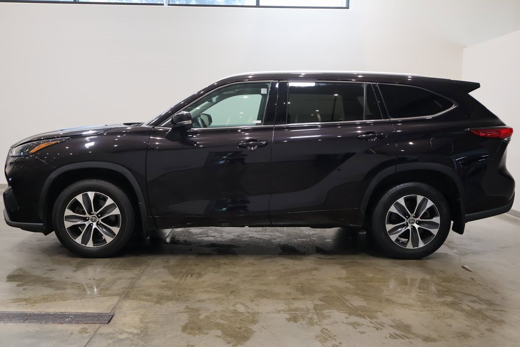 2022 Toyota Highlander XLE photo 4