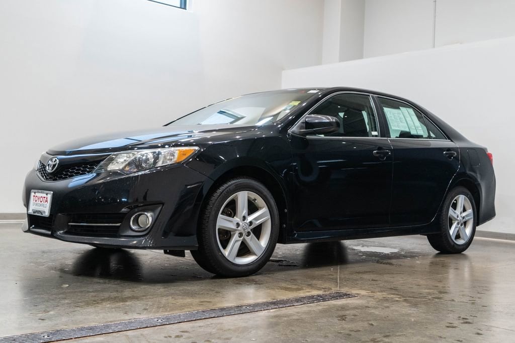 Used 2014 Toyota Camry SE Sedan