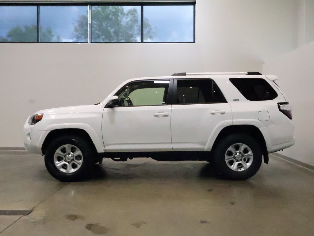 2024 Toyota 4Runner SR5 photo 2