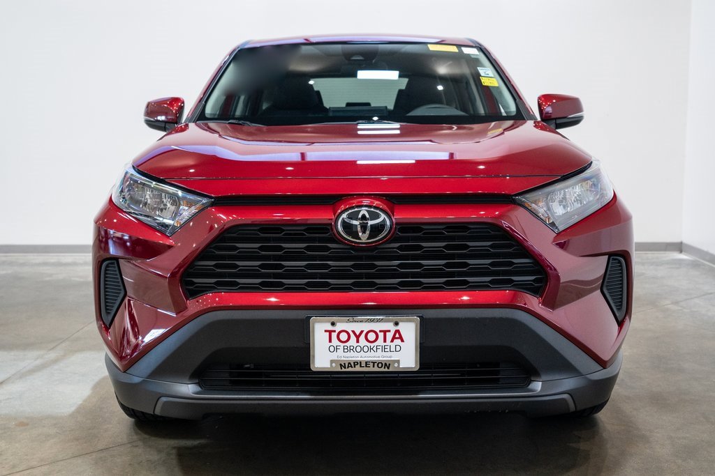 2022 Toyota RAV4 LE photo 2