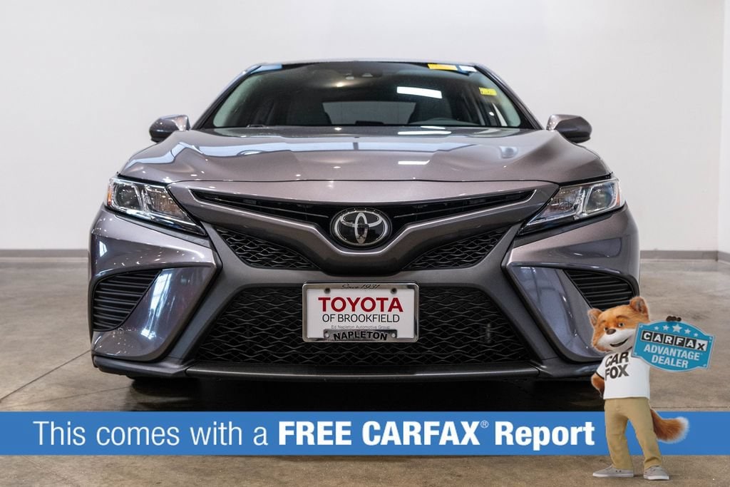Used 2018 Toyota Camry SE with VIN 4T1B11HK2JU671628 for sale in Brookfield, WI