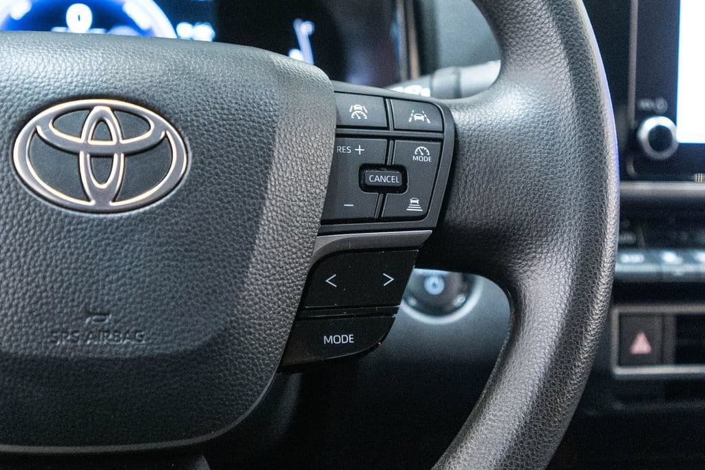 2025 Toyota Camry LE - Photo 19