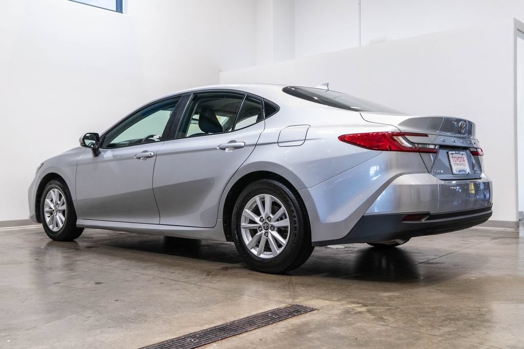 2025 Toyota Camry LE - Photo 7
