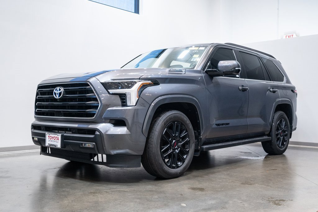 2024 Toyota Sequoia SR5 photo 3