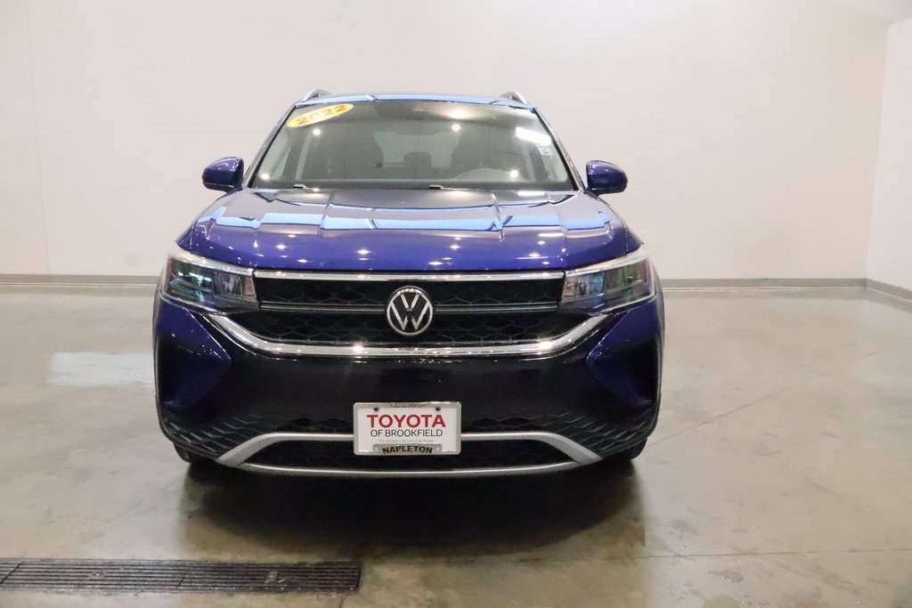 2022 Volkswagen Taos SE photo 2