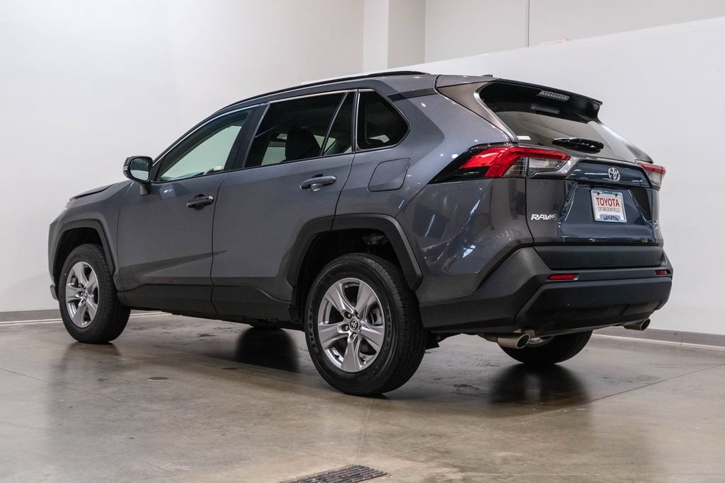 2025 Toyota RAV4 XLE - Photo 7