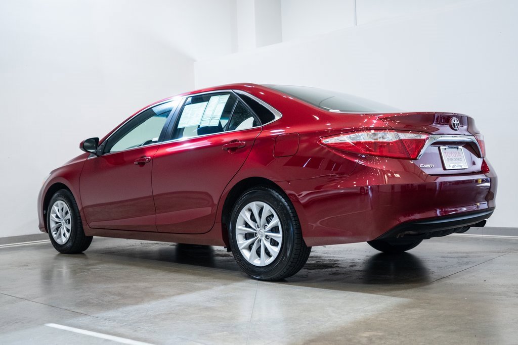 2017 Toyota Camry LE photo 4