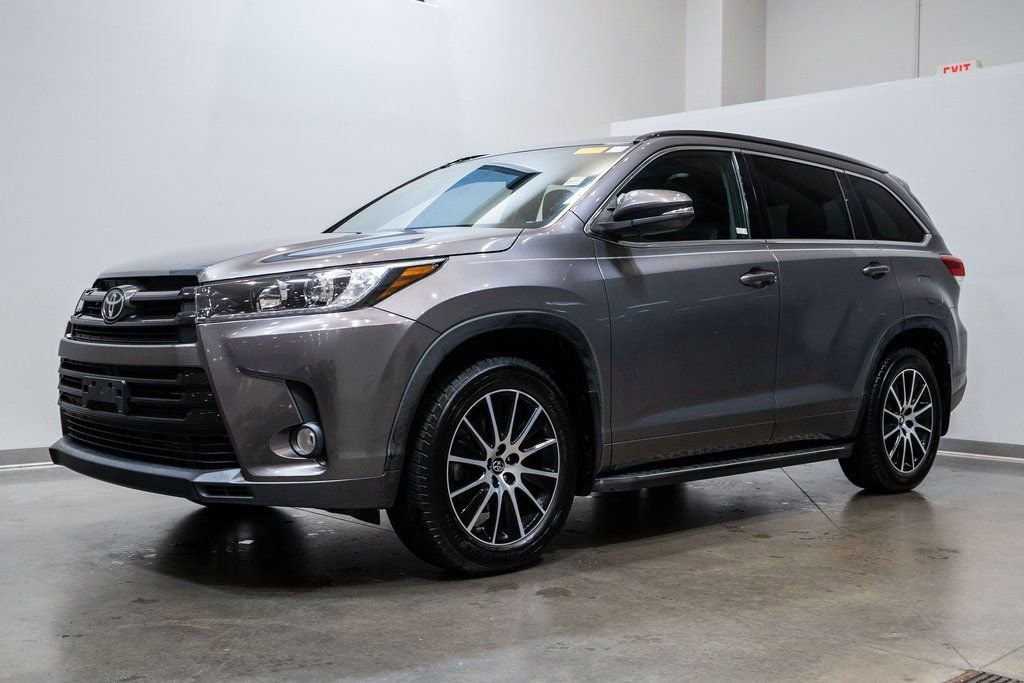 Used 2018 Toyota Highlander SE SUV