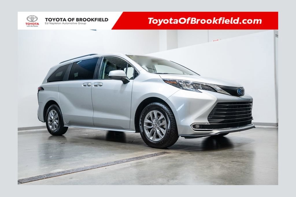 2024 Toyota Sienna XLE 7-Passenger Hybrid FWD's photo