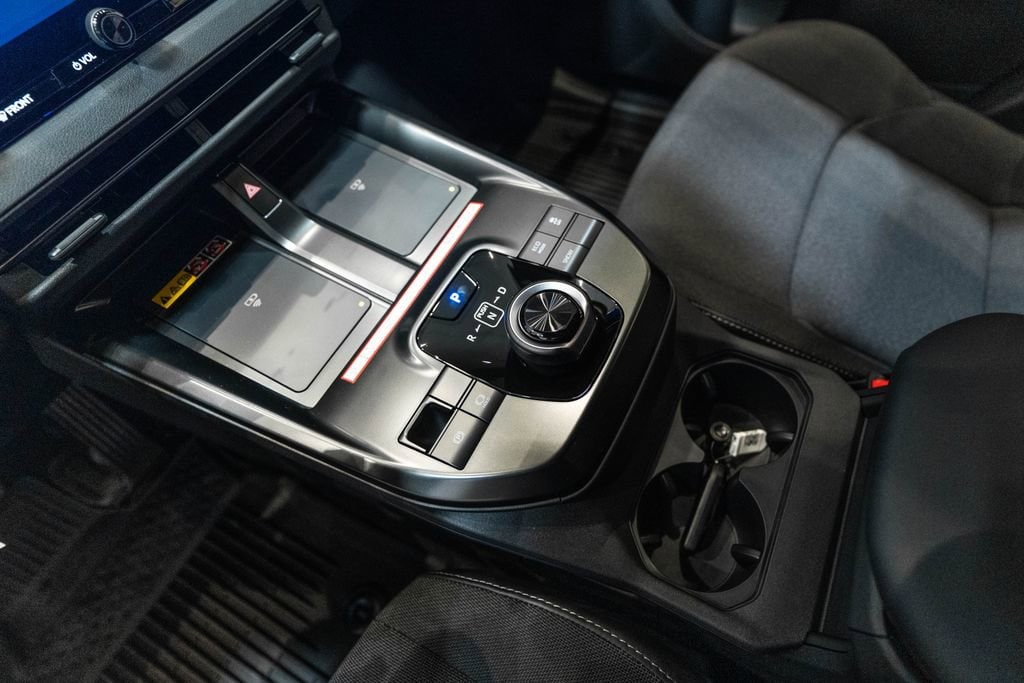 2026 Toyota C-HR SE - Photo 23