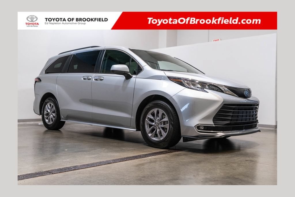 Used 2022 Toyota Sienna XLE Van Passenger Van