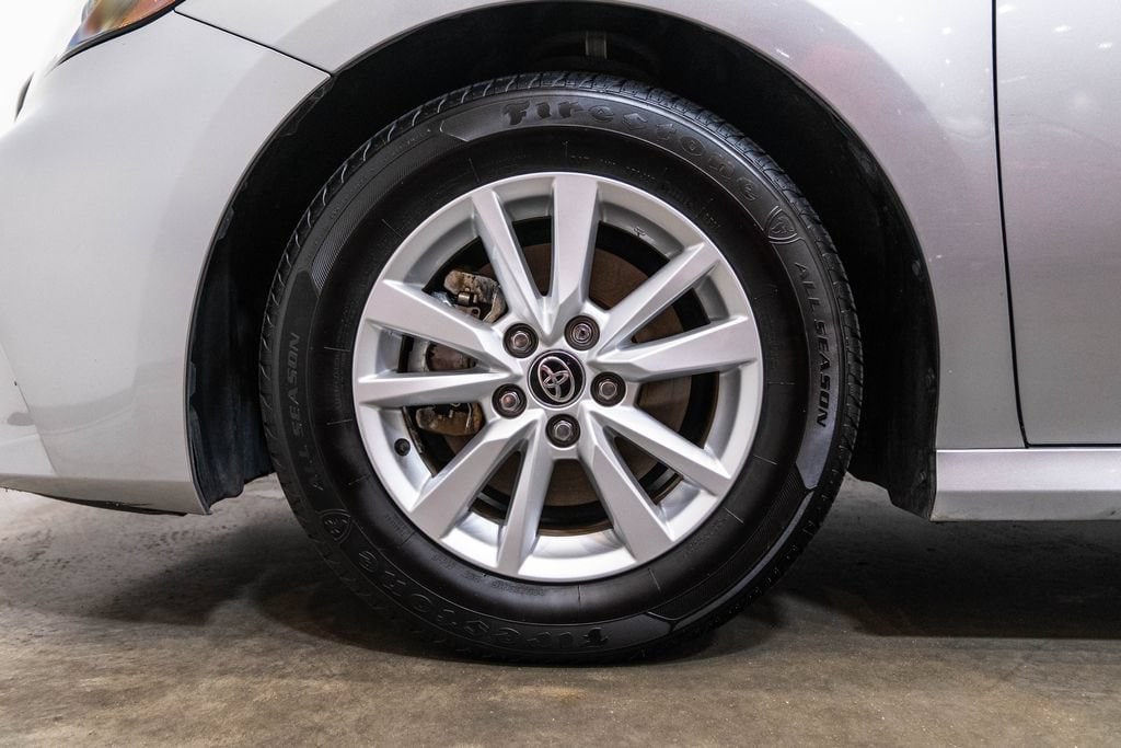 2025 Toyota Camry LE - Photo 11
