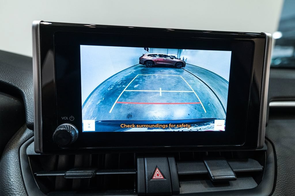 2025 Toyota RAV4 XLE - Photo 28