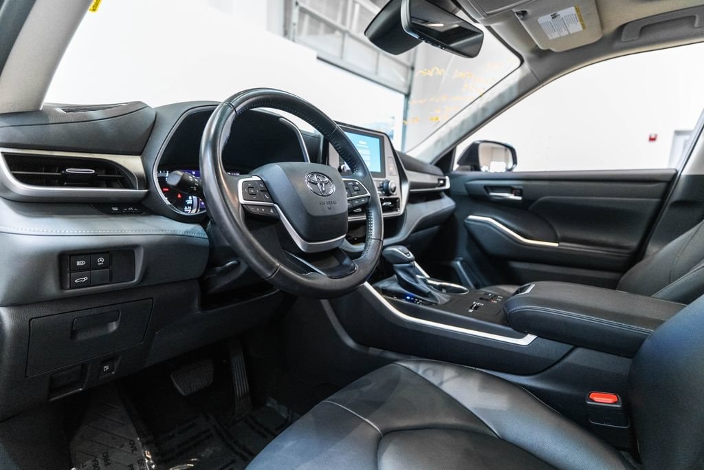 Used 2023 Toyota Highlander XLE SUV