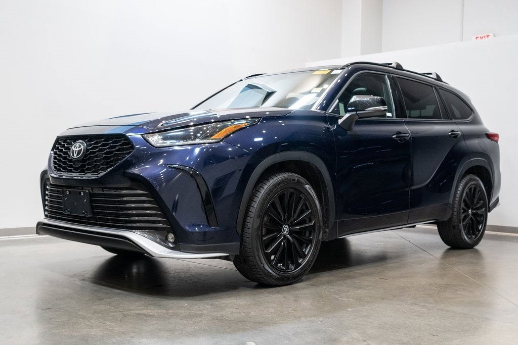 Certified 2023 Toyota Highlander XSE with VIN 5TDKDRBH2PS009293 for sale in Brookfield, WI
