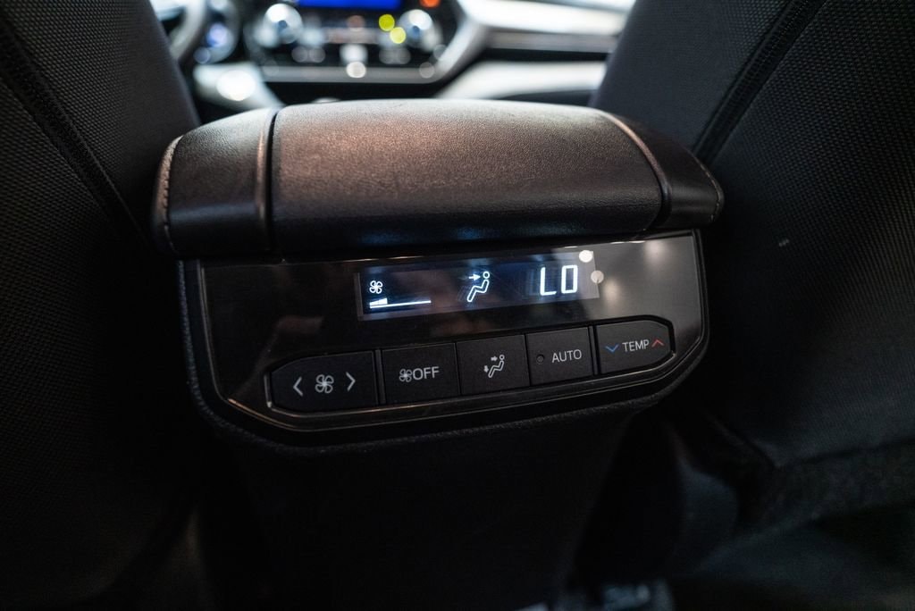 2024 Toyota Highlander LE - Photo 34
