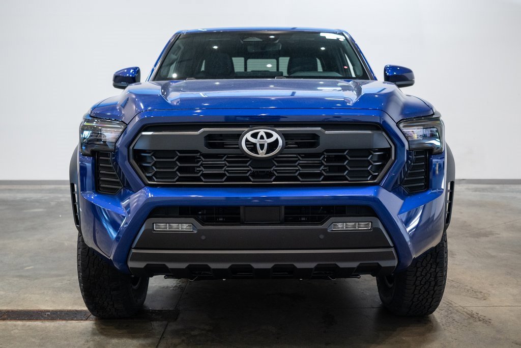 2025 Toyota Tacoma TRD Off-Road photo 2