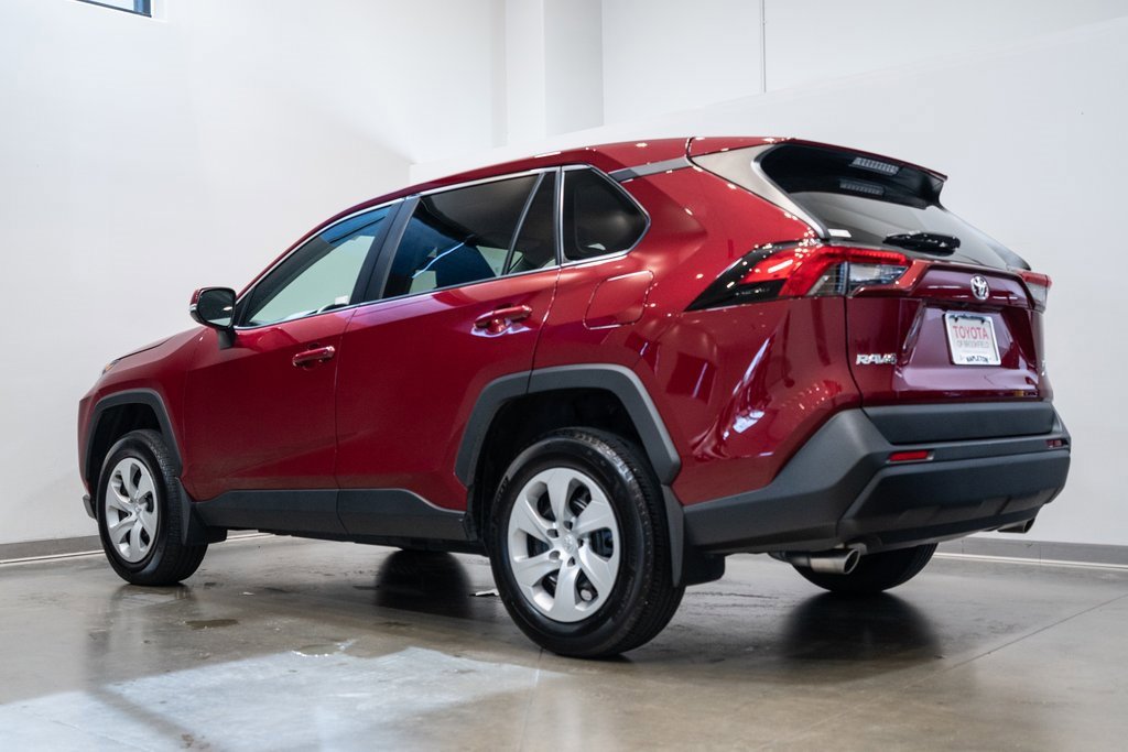 2022 Toyota RAV4 LE photo 4