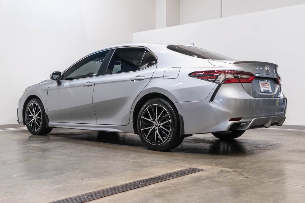 2024 Toyota Camry SE - Photo 7
