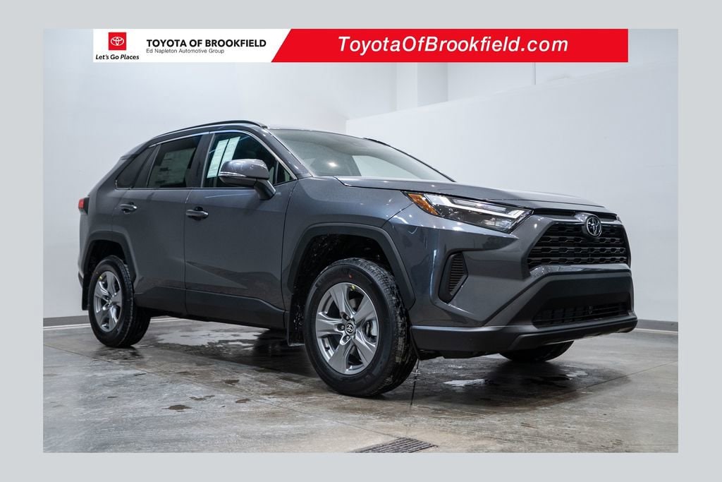 2025 Toyota RAV4 XLE's photo