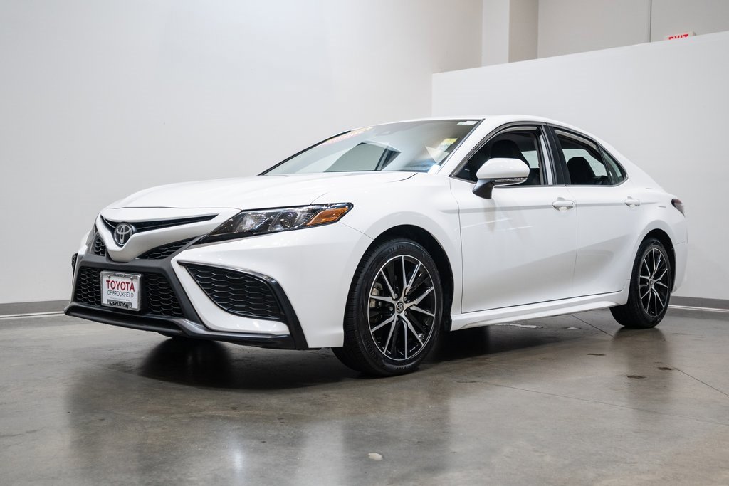 2024 Toyota Camry SE photo 3