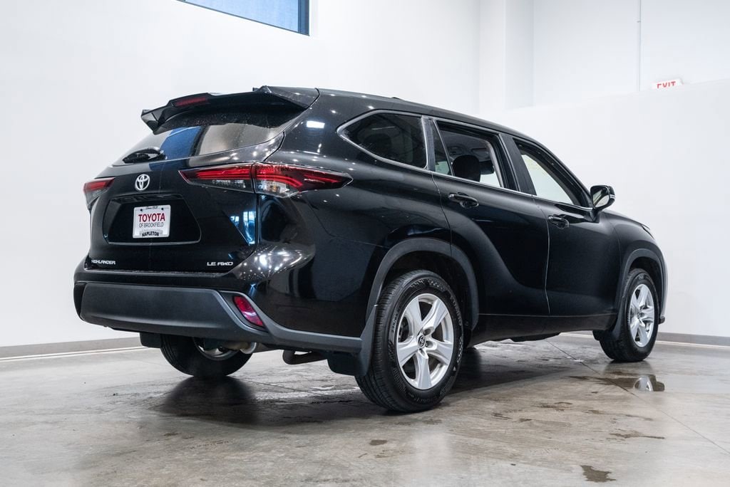 2024 Toyota Highlander LE - Photo 9