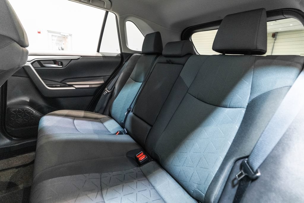 2025 Toyota RAV4 XLE - Photo 29