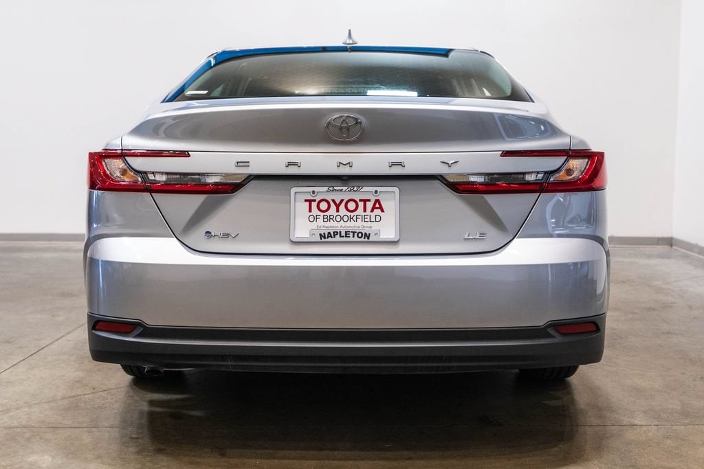 2025 Toyota Camry LE - Photo 8