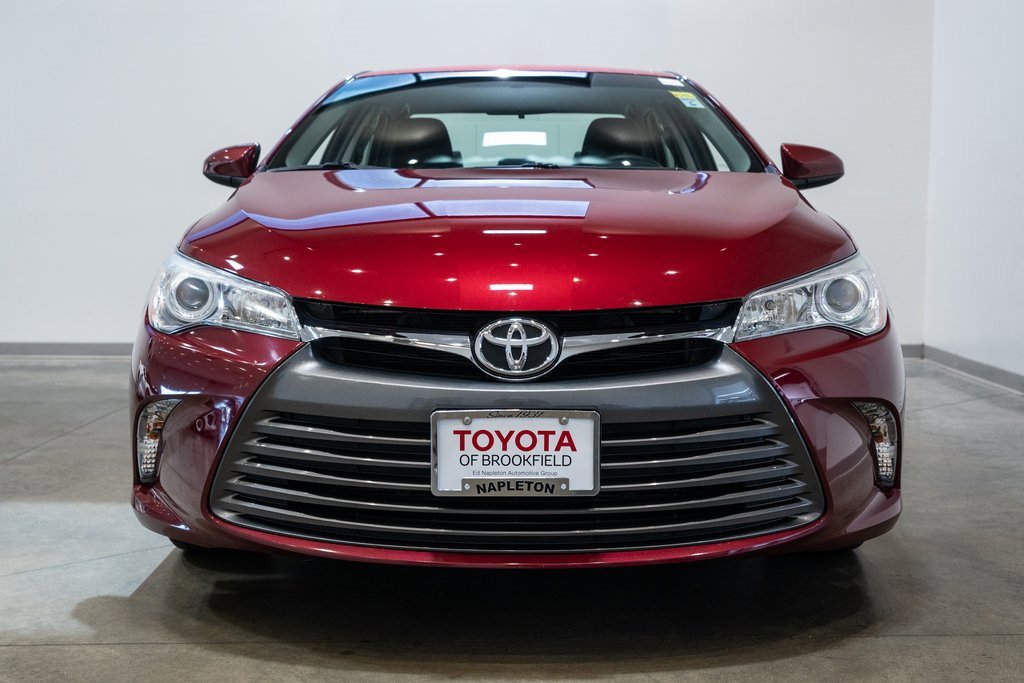 2017 Toyota Camry LE photo 2
