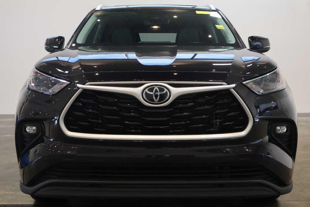 2022 Toyota Highlander XLE photo 2
