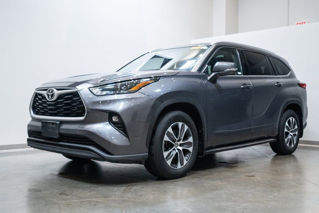 Used 2022 Toyota Highlander XLE SUV