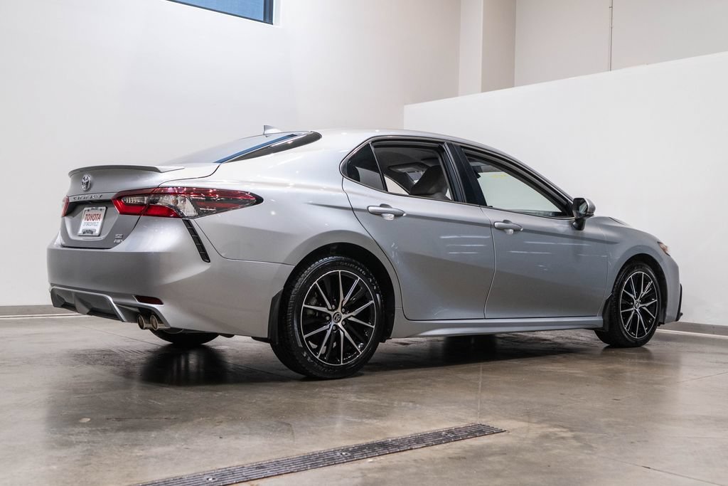 2024 Toyota Camry SE - Photo 9