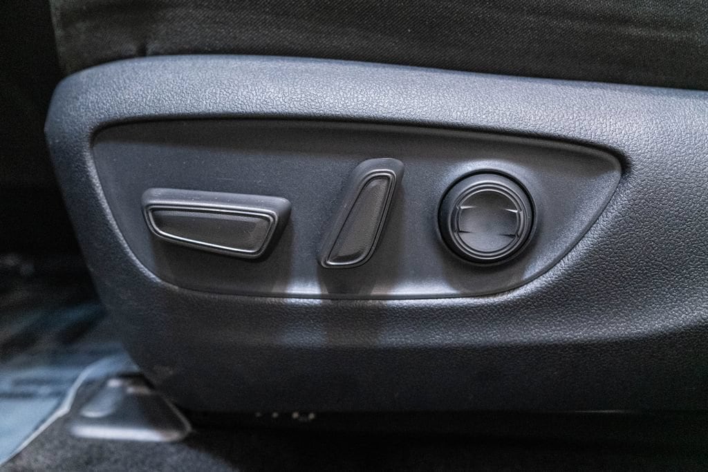 2025 Toyota RAV4 XLE - Photo 21